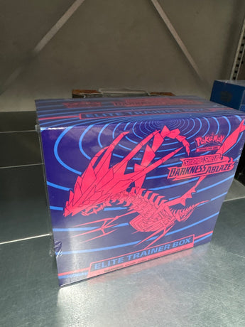 Darkness Ablaze Elite Trainer Box - PKMWINKEL